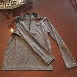 Boys Medium Under Armour 1/4 zip long sleeve shirt